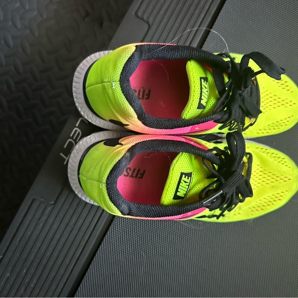 Nike Shoes - Nike Womens Winflo Sneakers EUC